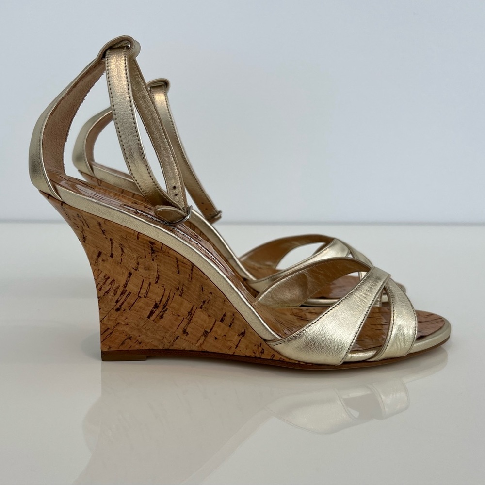 MANOLO BLAHNIK GOLD LEATHER WEDGE SANDALS SIZE IT 37.5 / 7.5 NIB!